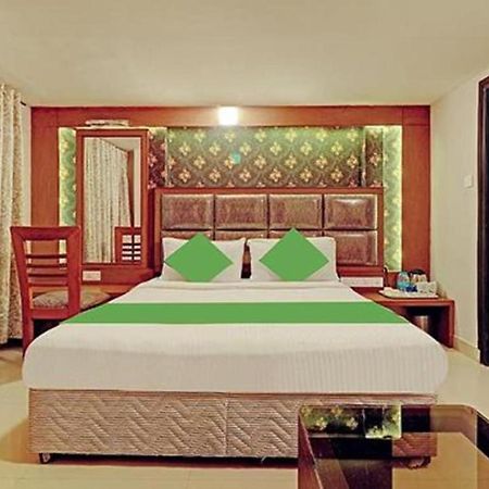 Pine Tree Boutique Hotel Ченнаи Экстерьер фото