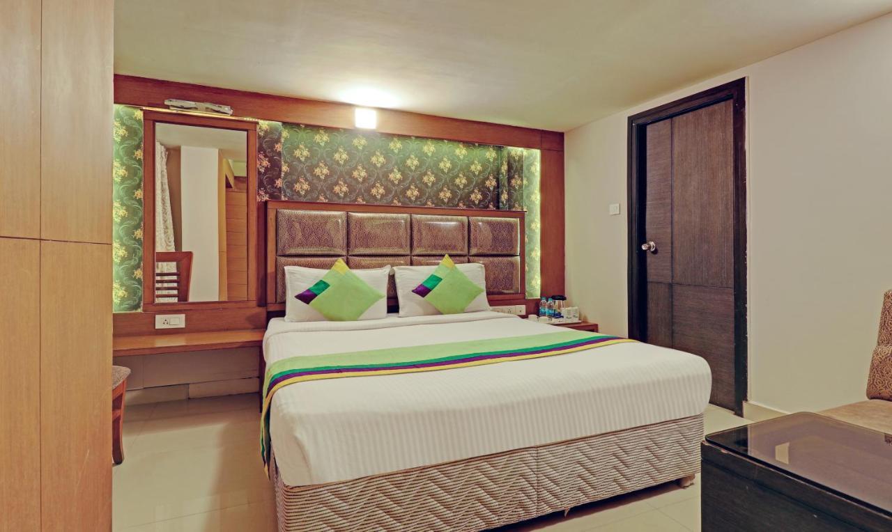Pine Tree Boutique Hotel Ченнаи Экстерьер фото