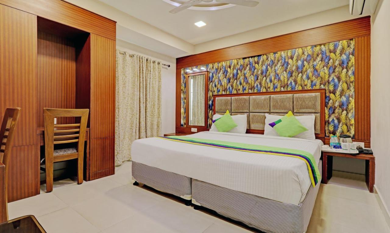 Pine Tree Boutique Hotel Ченнаи Экстерьер фото