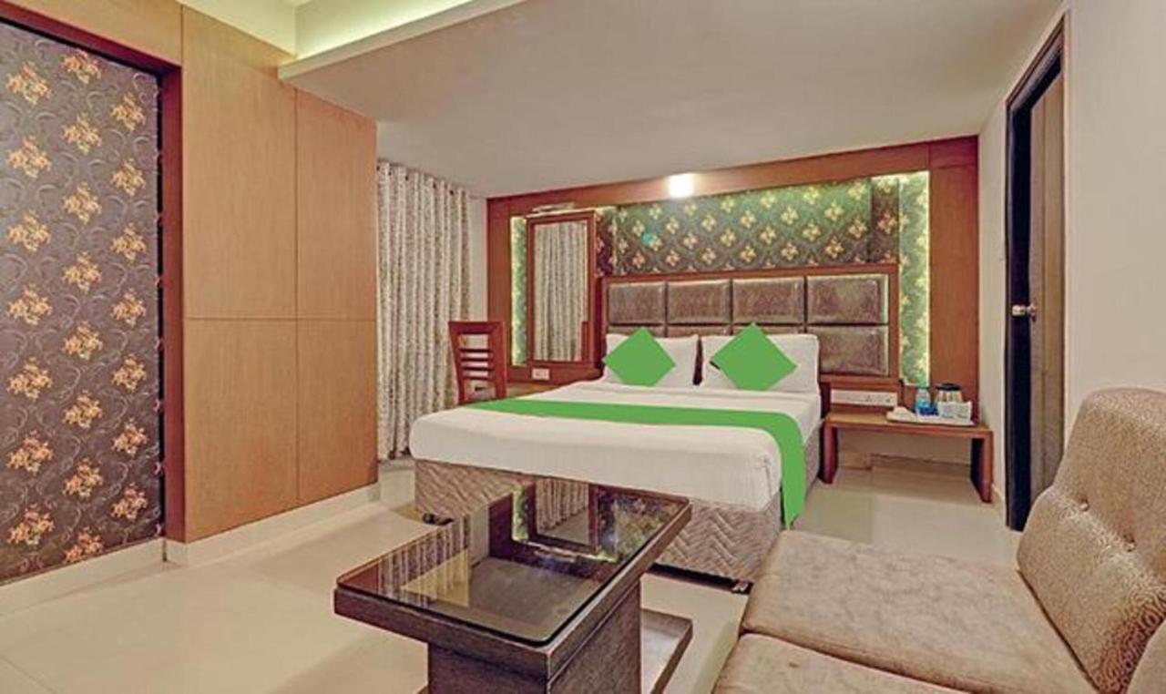 Pine Tree Boutique Hotel Ченнаи Экстерьер фото
