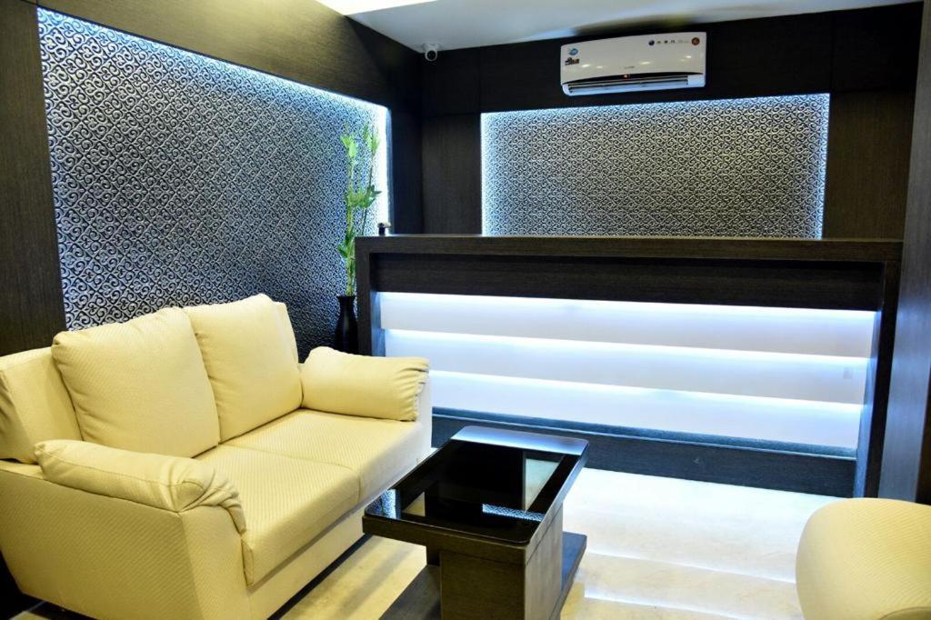 Pine Tree Boutique Hotel Ченнаи Экстерьер фото