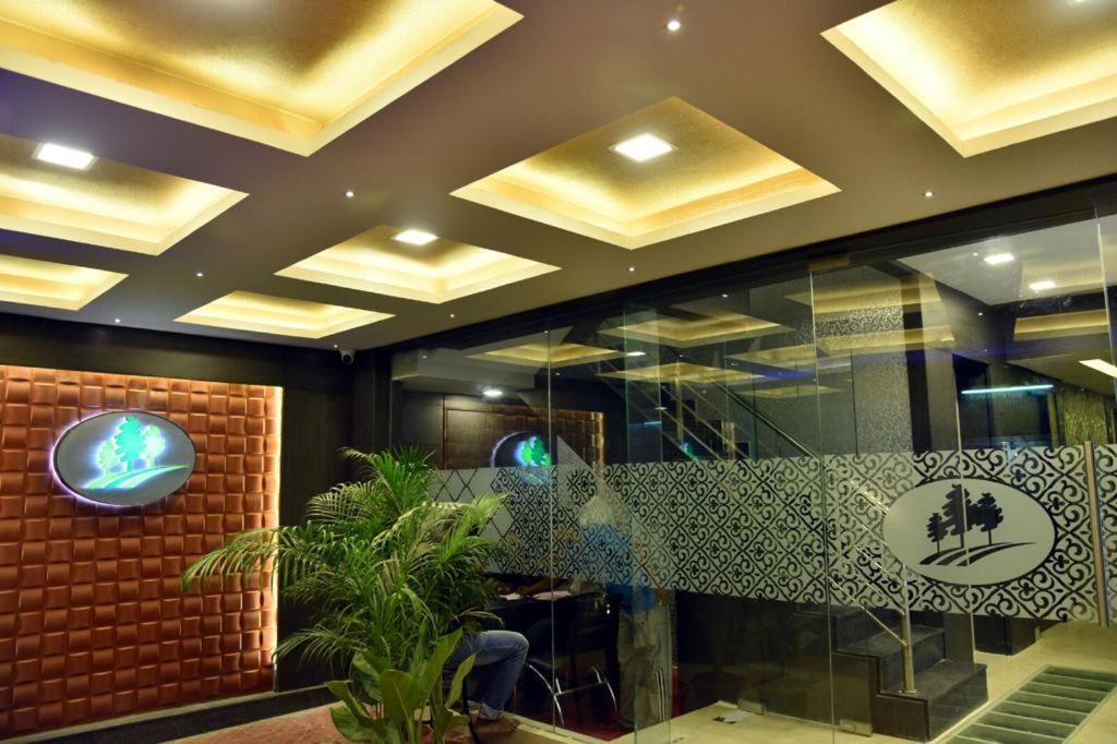 Pine Tree Boutique Hotel Ченнаи Экстерьер фото