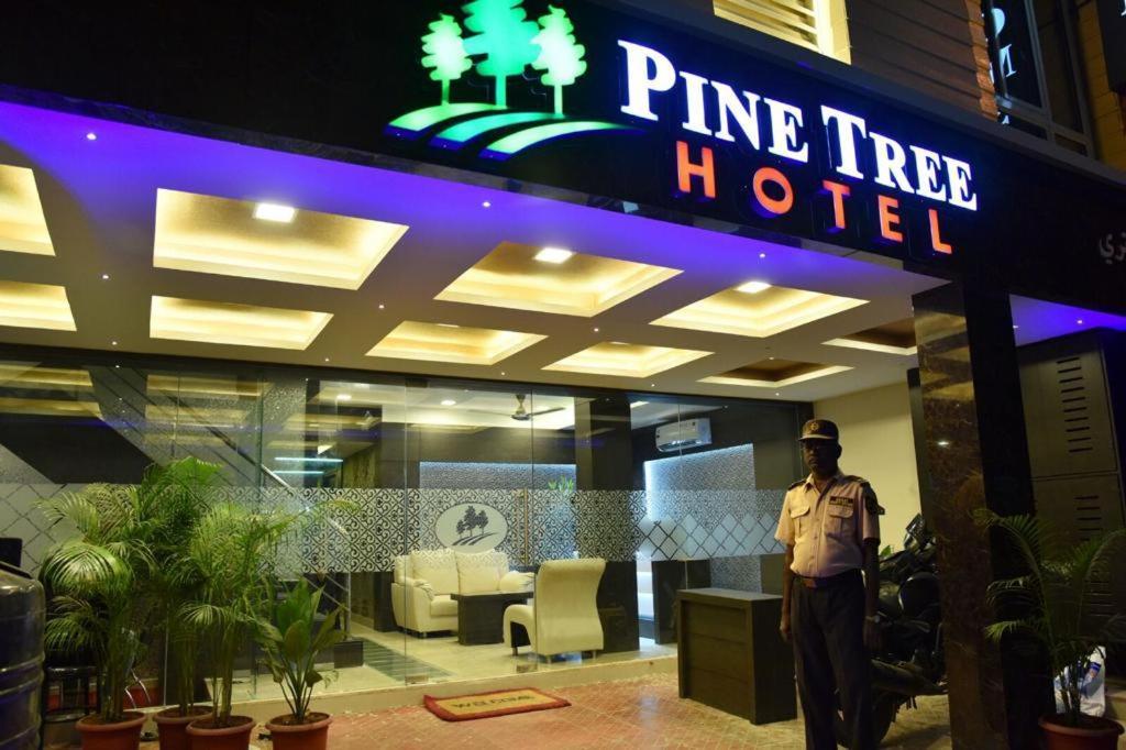 Pine Tree Boutique Hotel Ченнаи Экстерьер фото