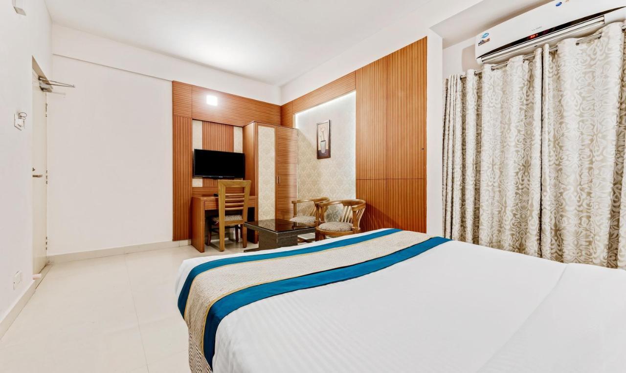 Pine Tree Boutique Hotel Ченнаи Экстерьер фото