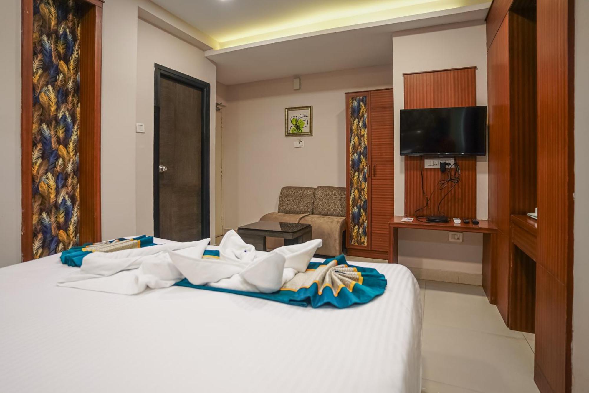 Pine Tree Boutique Hotel Ченнаи Экстерьер фото