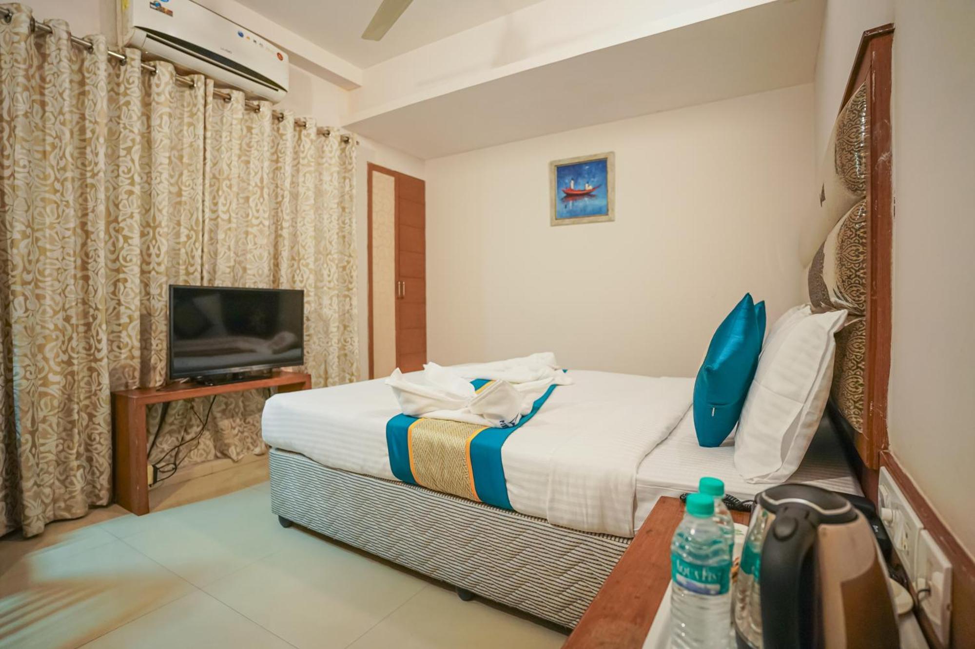 Pine Tree Boutique Hotel Ченнаи Экстерьер фото