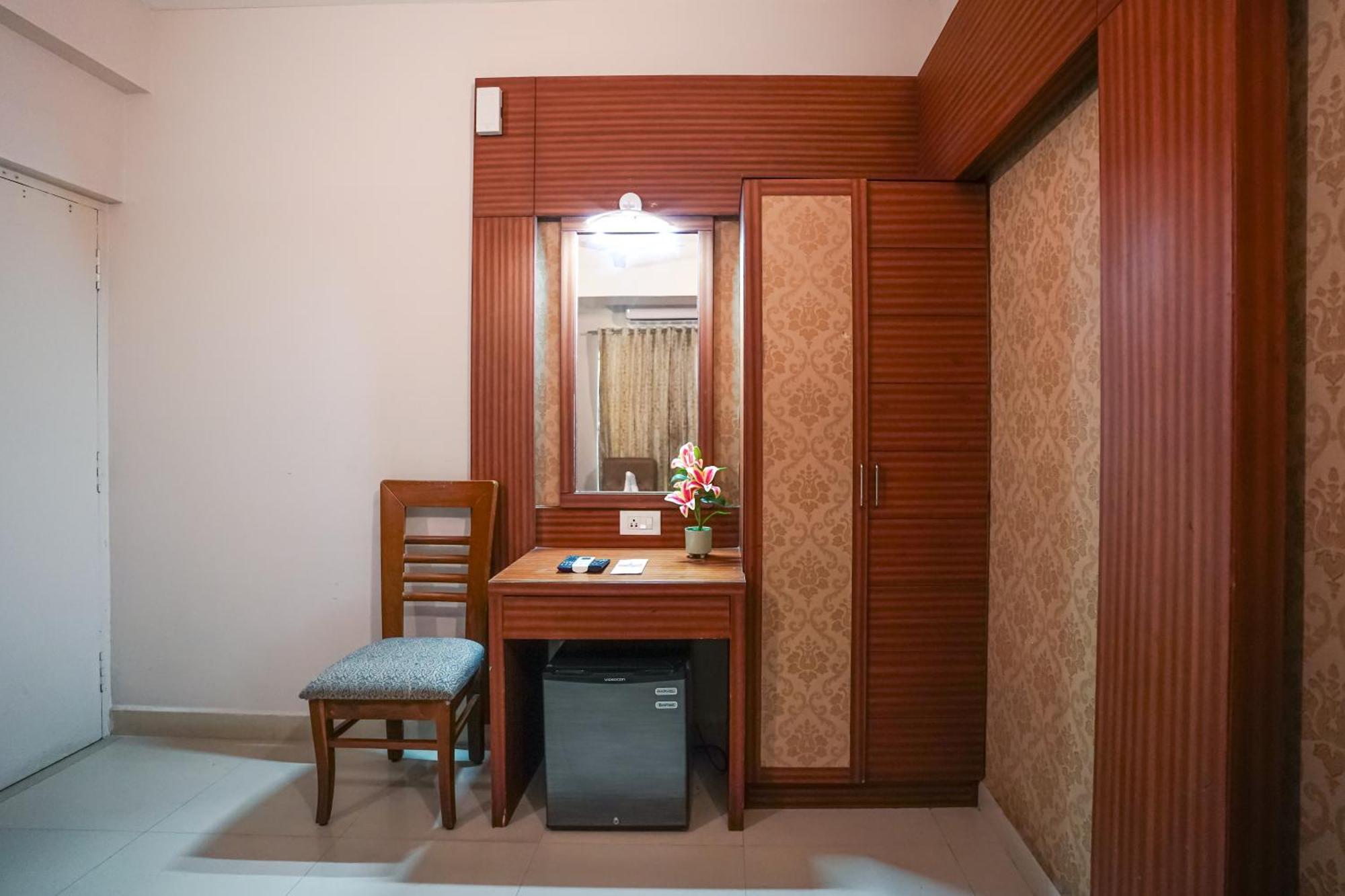 Pine Tree Boutique Hotel Ченнаи Экстерьер фото