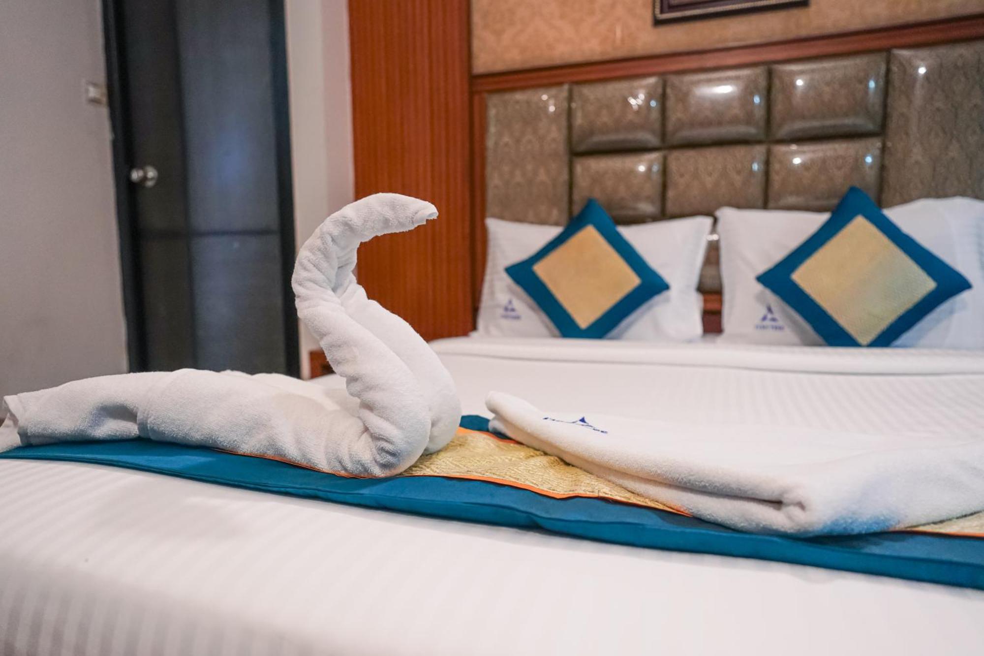 Pine Tree Boutique Hotel Ченнаи Экстерьер фото