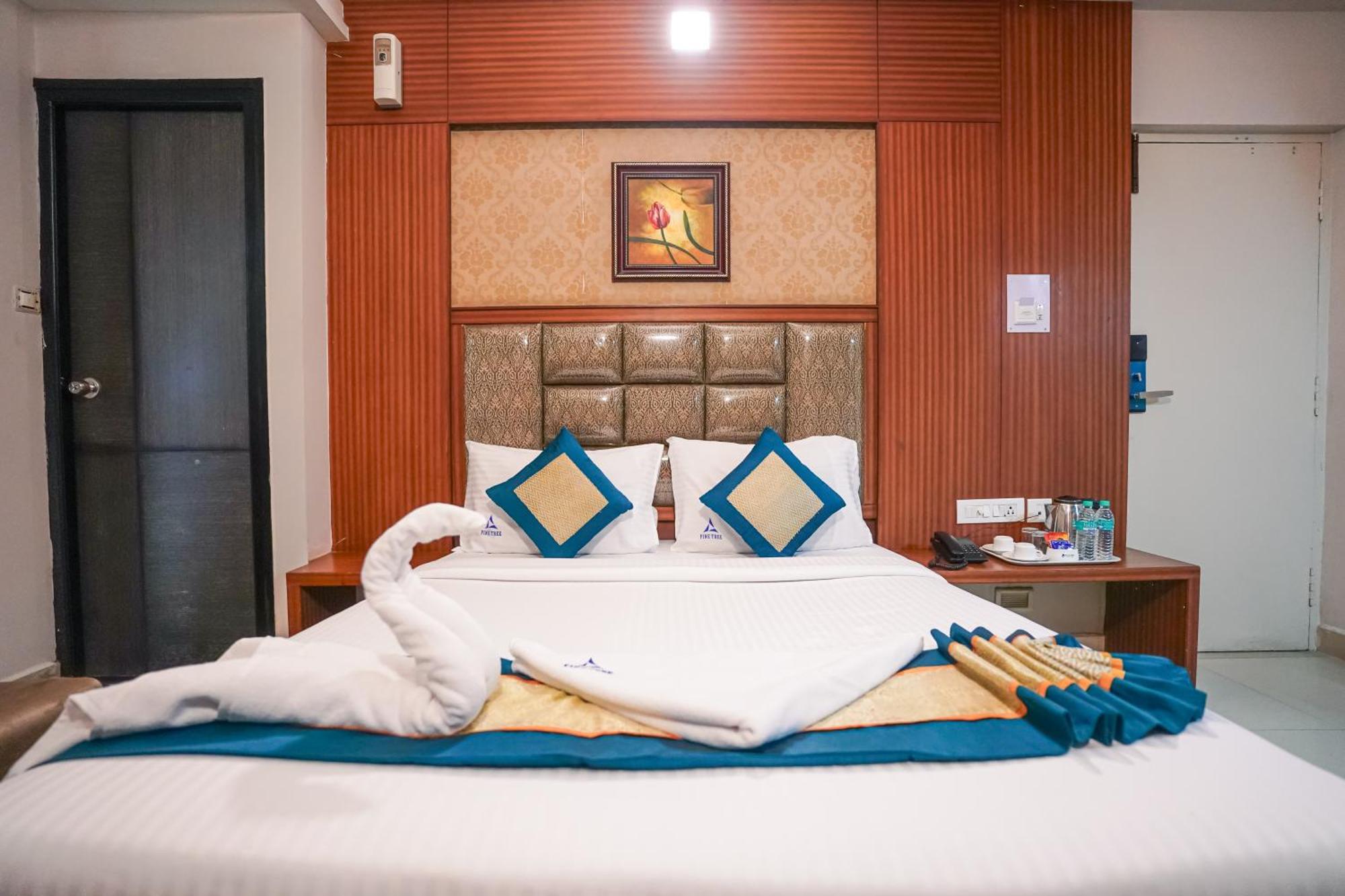 Pine Tree Boutique Hotel Ченнаи Экстерьер фото