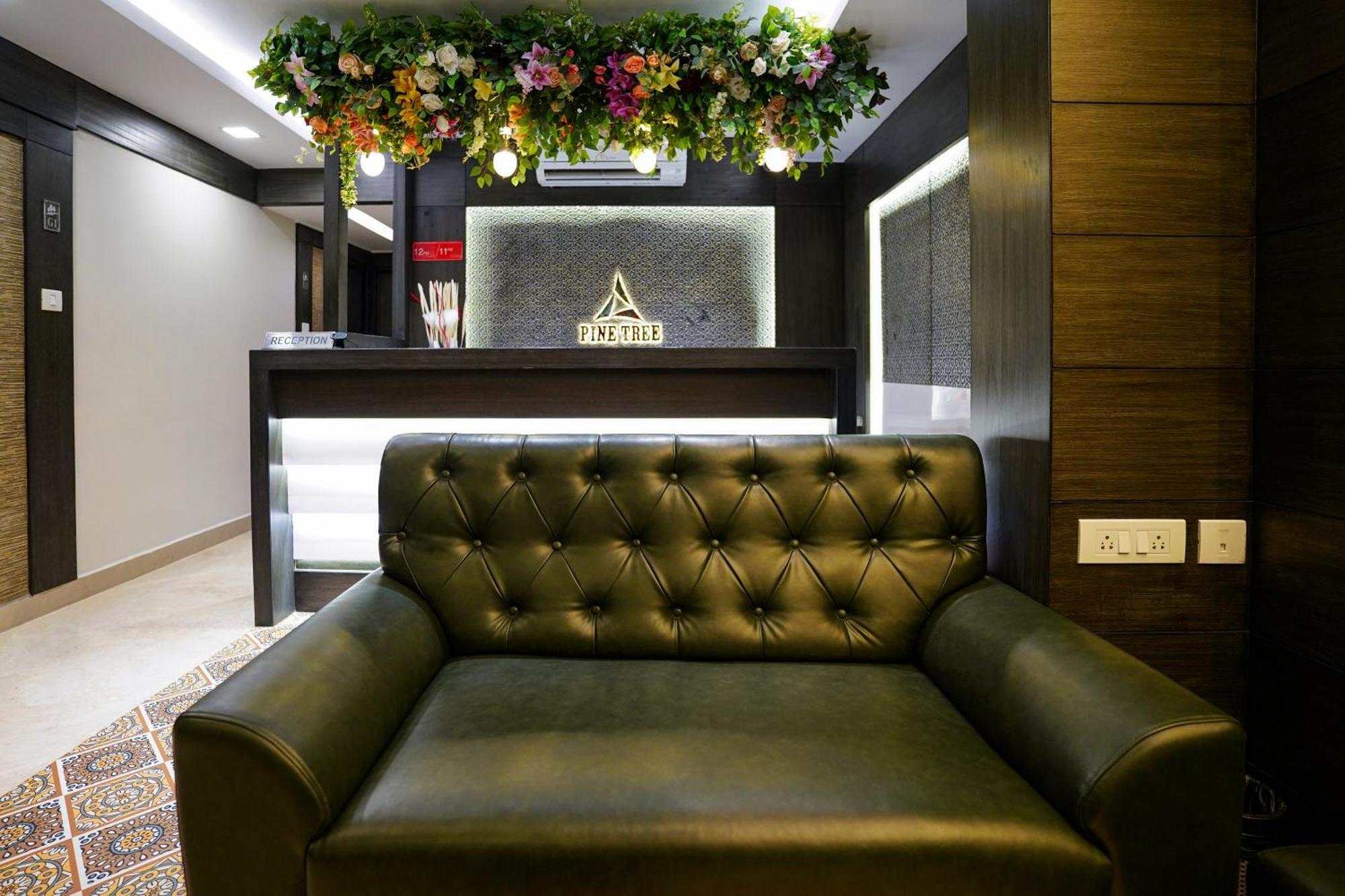 Pine Tree Boutique Hotel Ченнаи Экстерьер фото